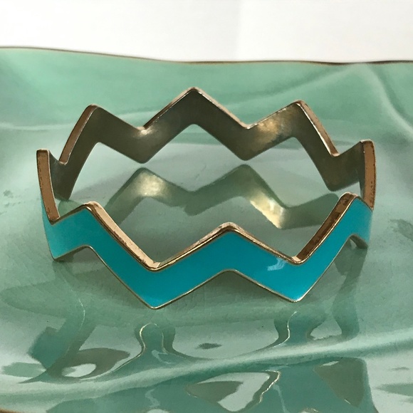 Zig-Zag blue enamel and gold tone slip on bracelet - Picture 2 of 3
